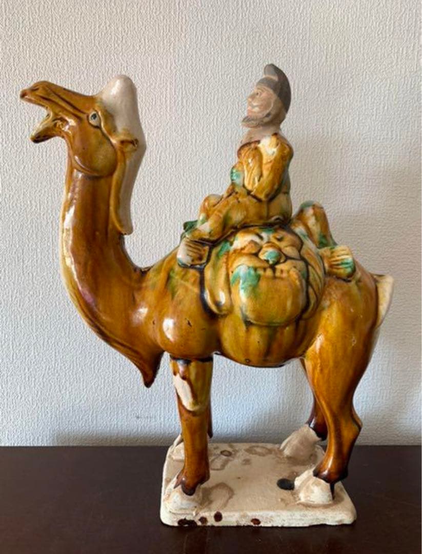 古美術　唐三彩駱駝上人物像　共箱、共布付き。y605