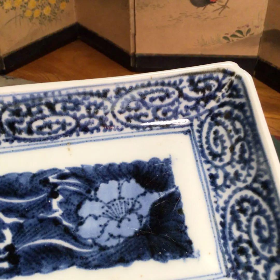 A583. 古伊万里　染付　見込牡丹　タコ唐草紋様　隅入長皿　2客