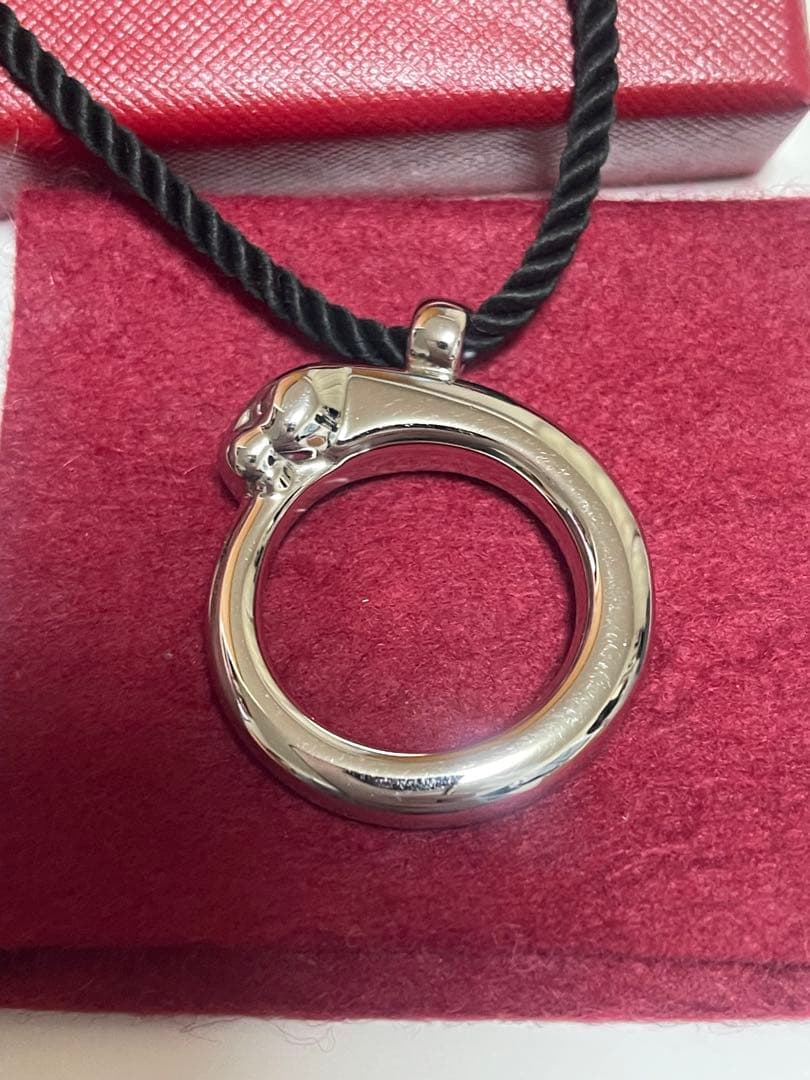 Cartier パンサー　キーリング