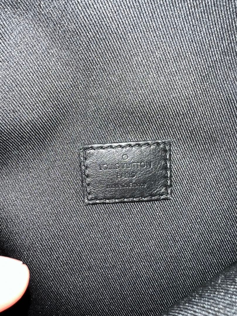 Louis Vuitton バムバック　エンボス　ブラック
