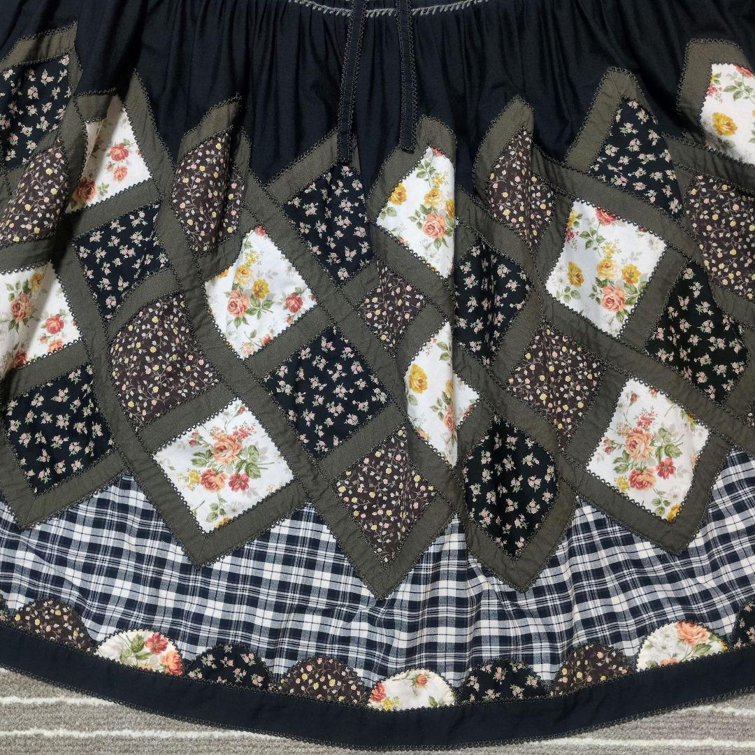 【P】ピンクハウス　スカート　花柄　チェック柄　パッチワーク　黒系