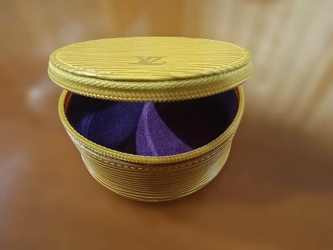 LOUIS VUITTON エピ エクランビジュー　本革 イエロー 未使用品