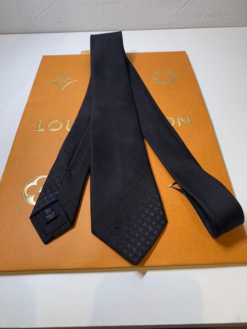 【試着のみ】LOUIS VUITTON ネクタイ・ネオ モノグラミッシム 8CM