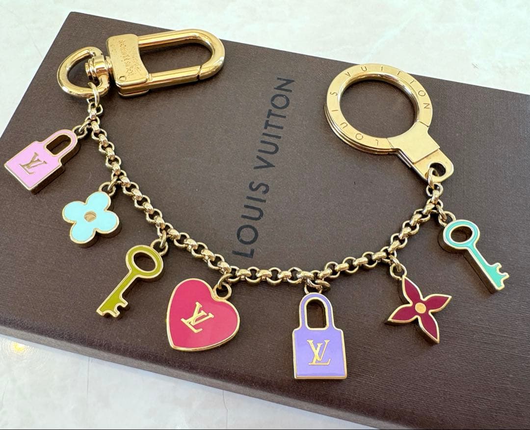 LOUIS VUITTON ポルトクレシェンヌプリティバックチャームキーホルダー
