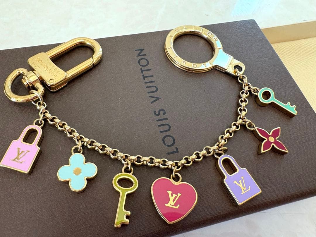 LOUIS VUITTON ポルトクレシェンヌプリティバックチャームキーホルダー
