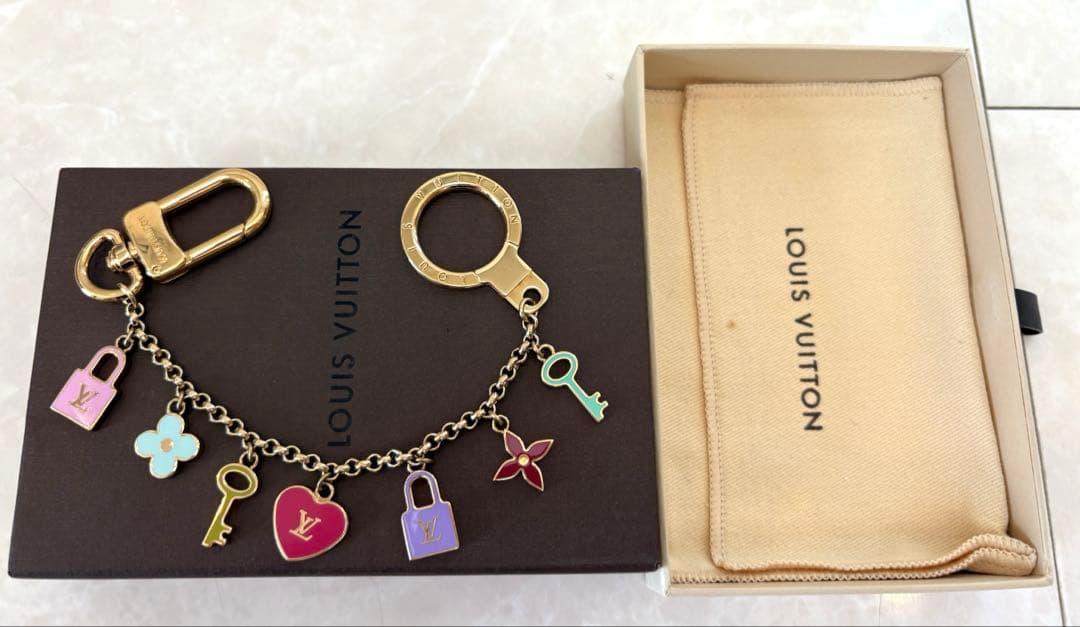 LOUIS VUITTON ポルトクレシェンヌプリティバックチャームキーホルダー
