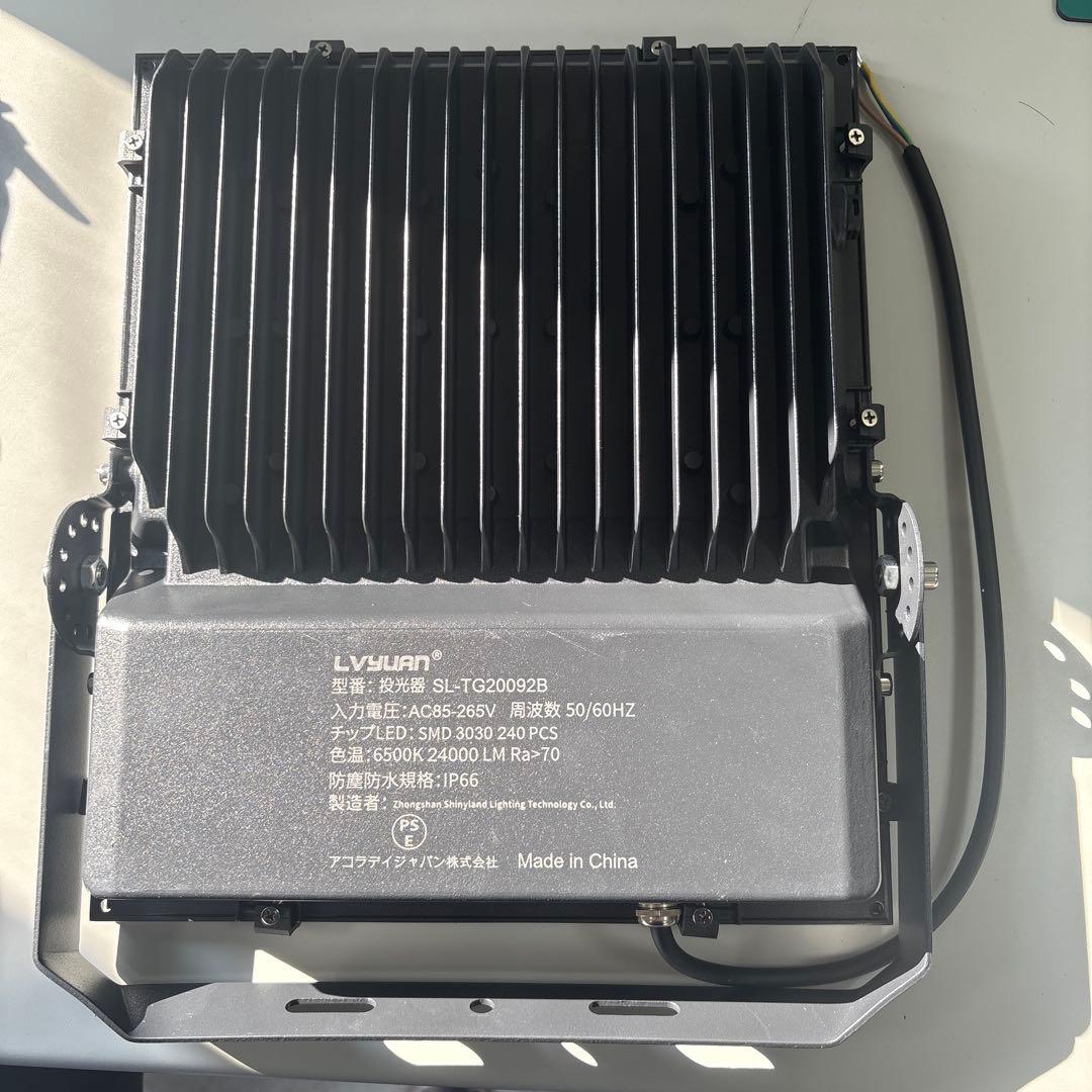 LVYUAN 200W LEDフラッドライト IP66 4つ