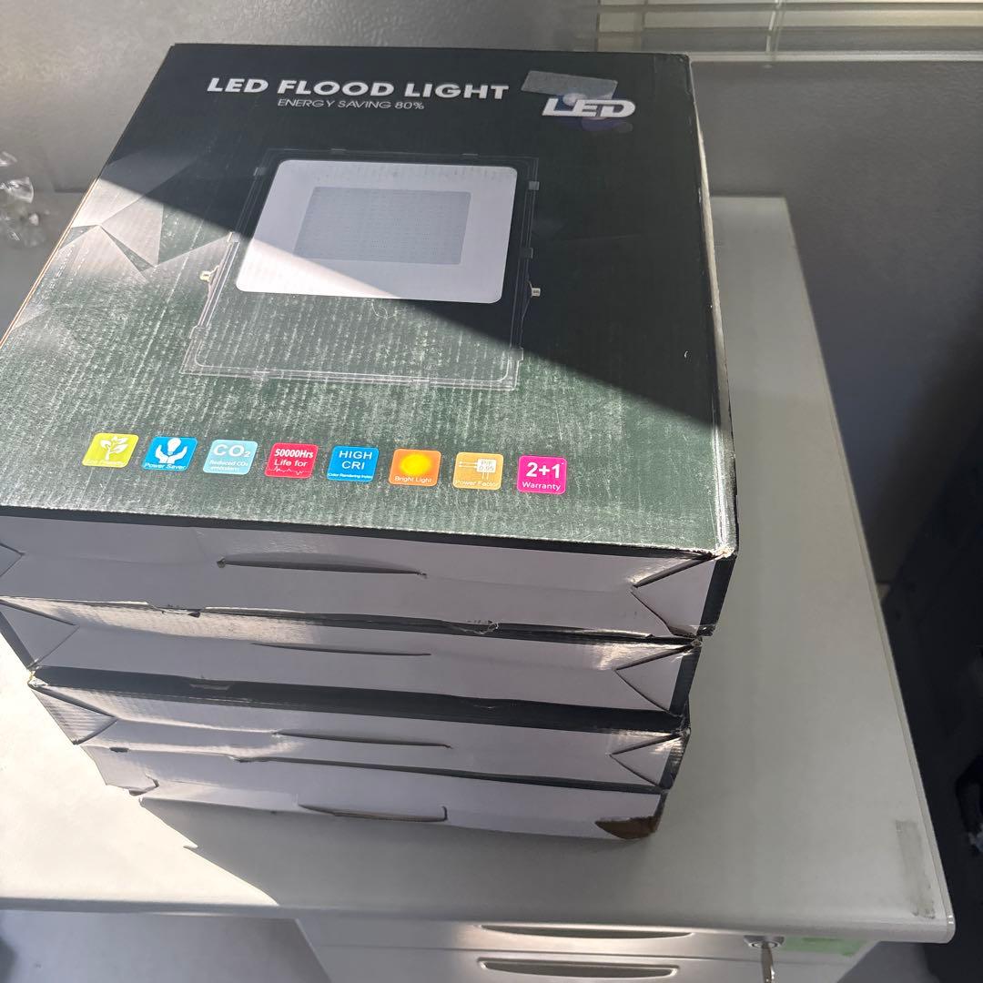LVYUAN 200W LEDフラッドライト IP66 4つ