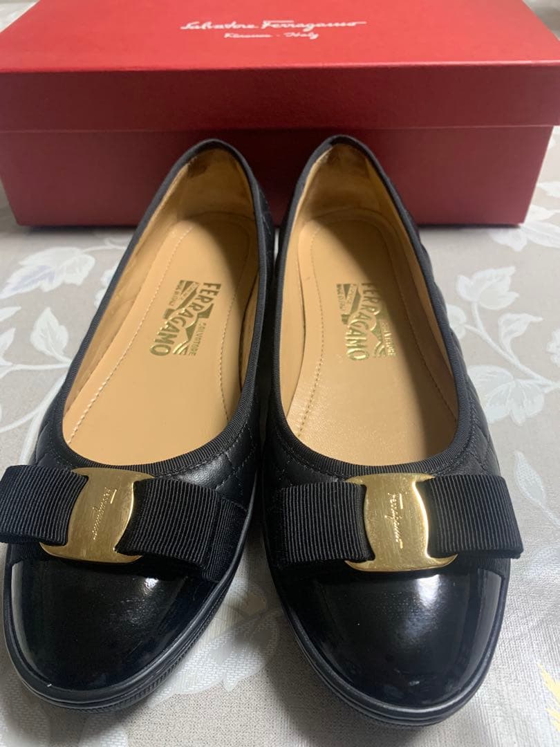 Salvatore Ferragamoフラットシューズ8M キルティング黒
