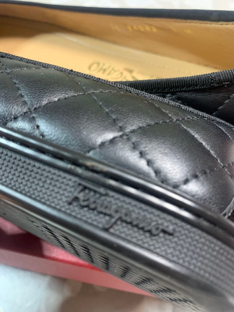 Salvatore Ferragamoフラットシューズ8M キルティング黒