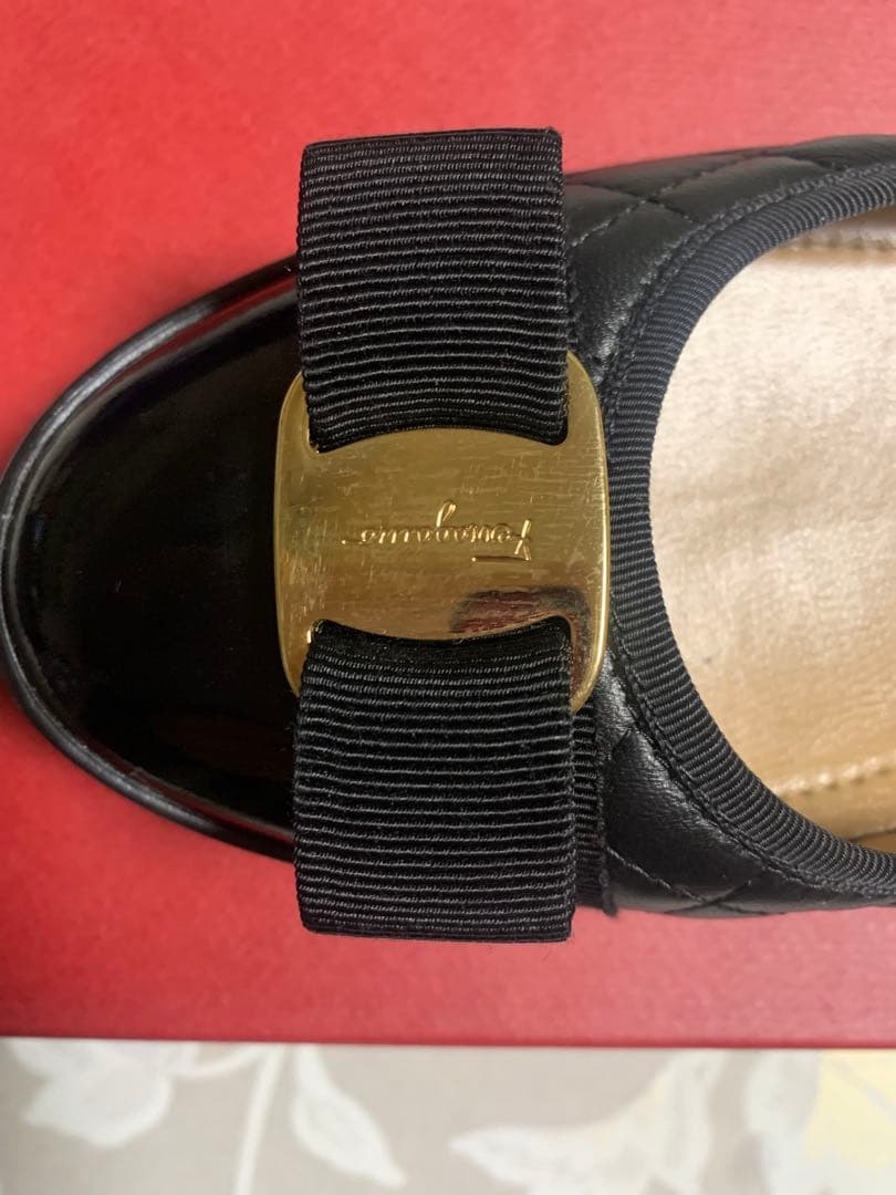Salvatore Ferragamoフラットシューズ8M キルティング黒
