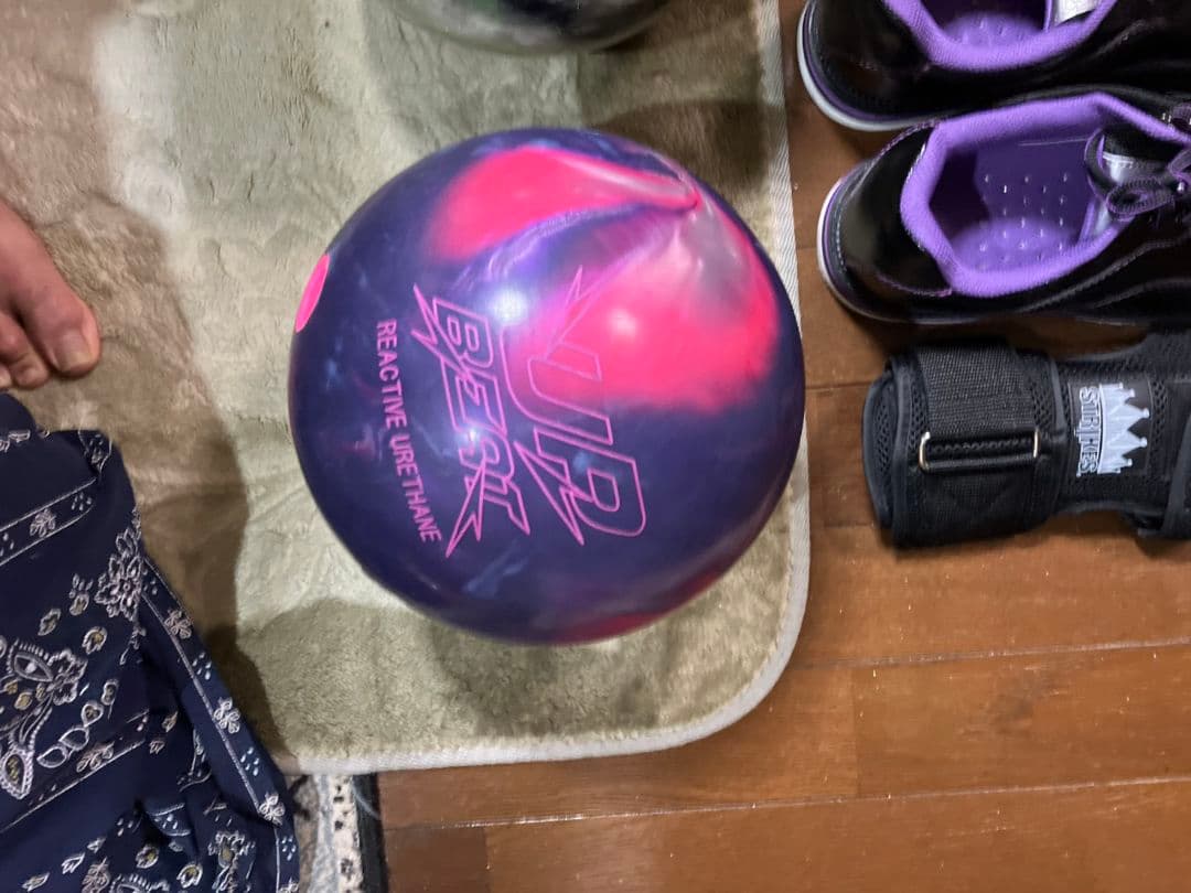 ボウリングボール UP BEAT & シューズセット