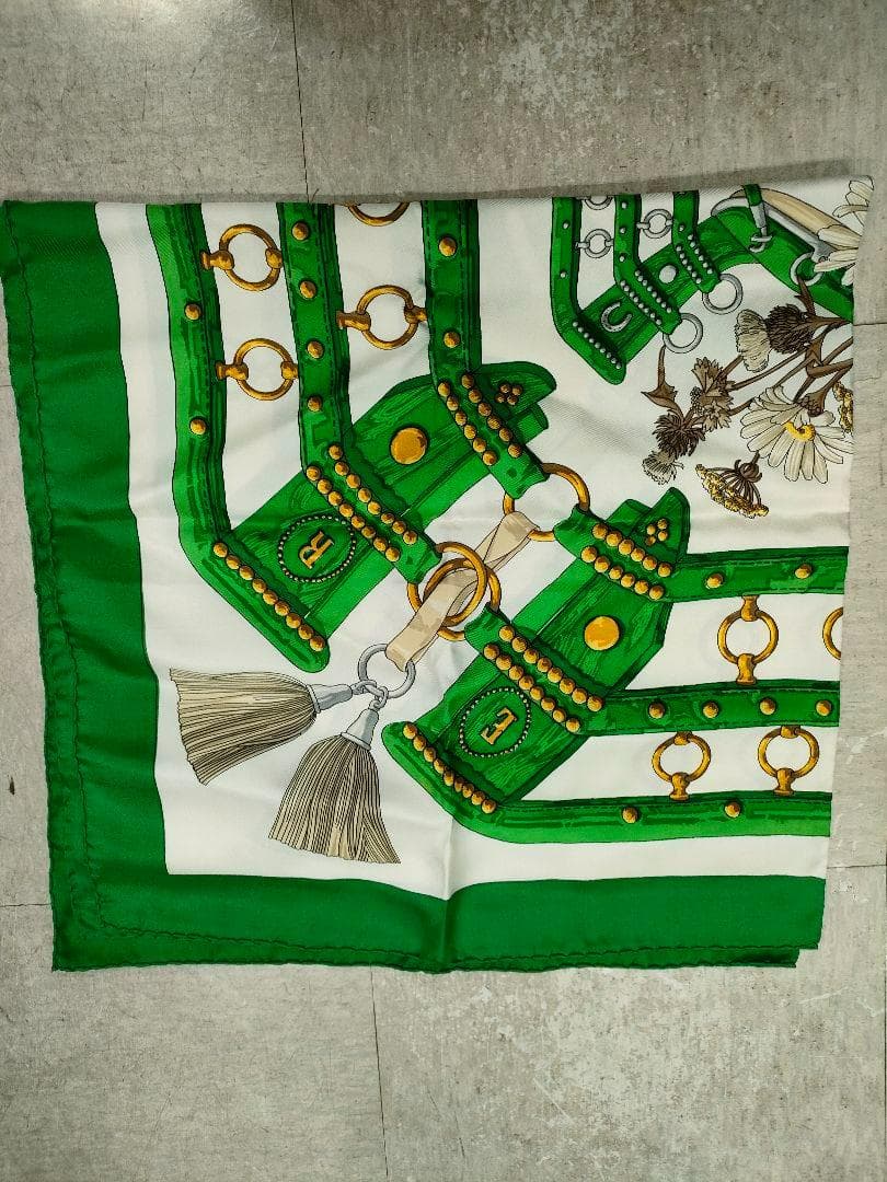 Aux Champs　カレ90　HERMES　グリーン