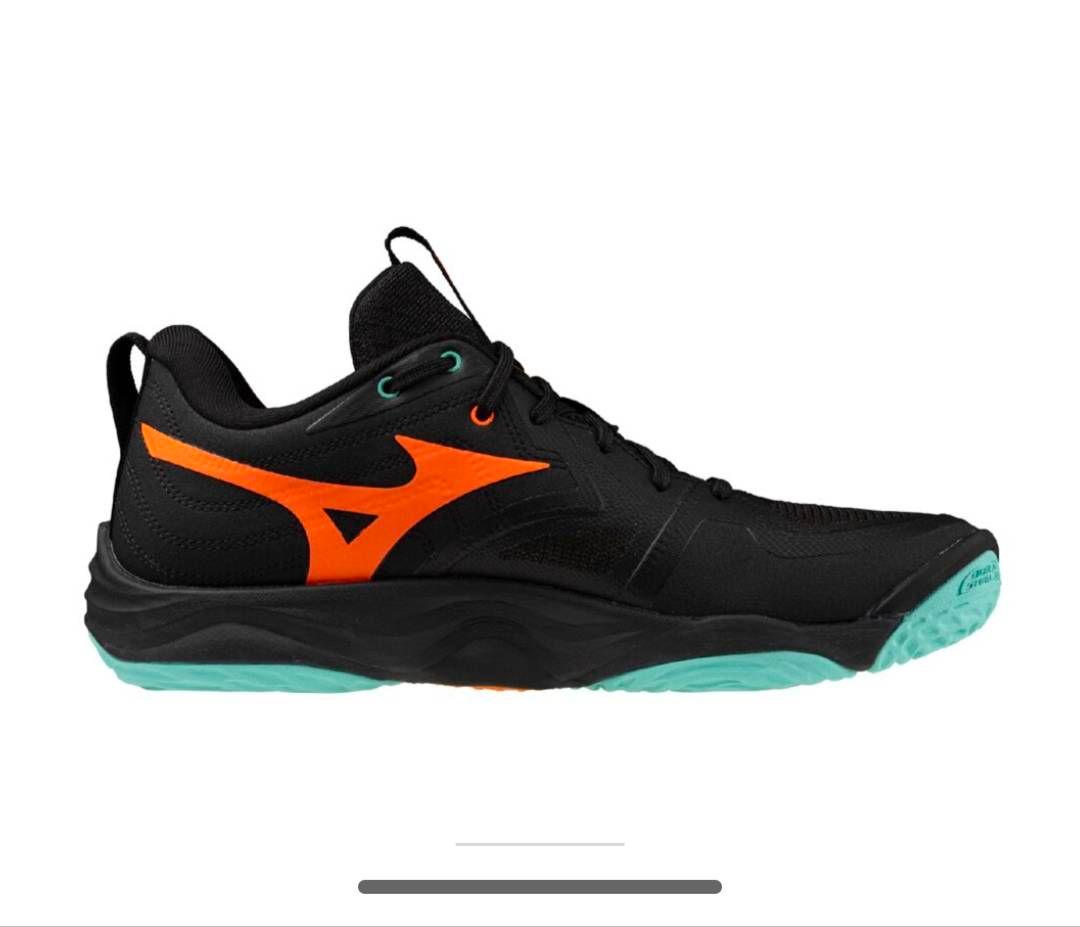 Mizuno Wave Momentum バレーボールシューズ　24.5cm