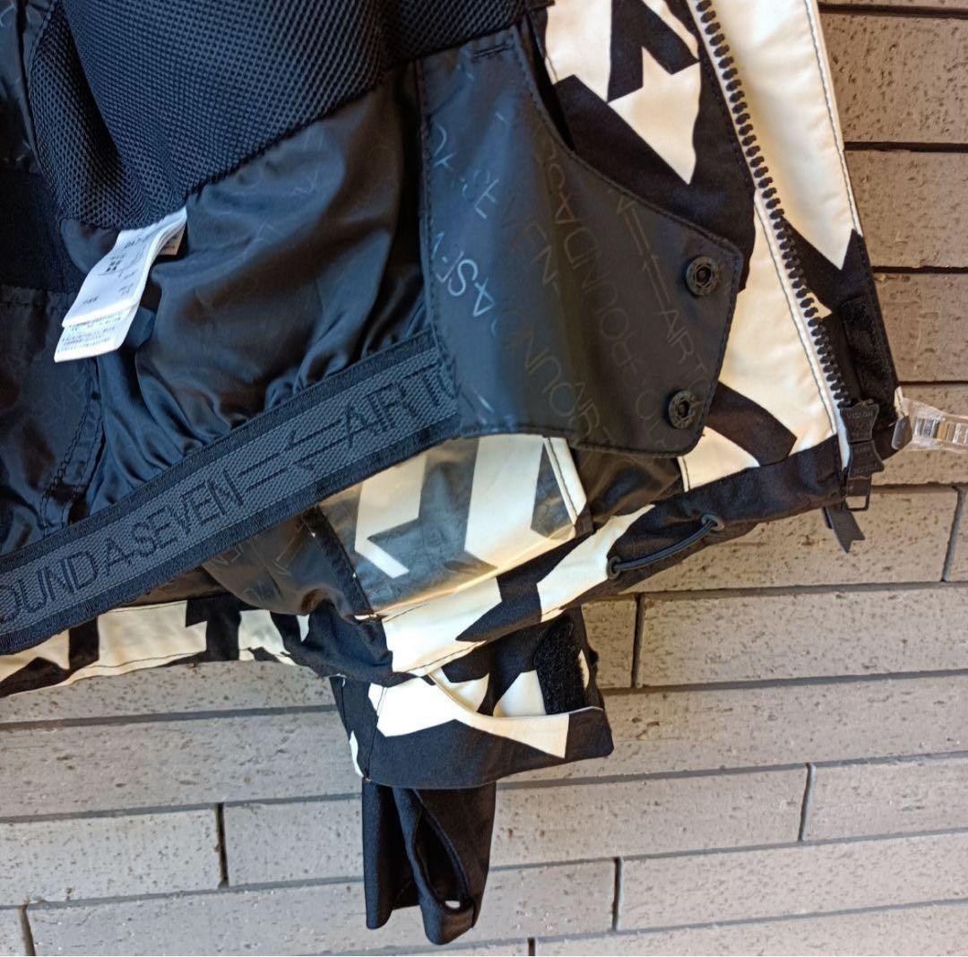 【デサント】美品　スノボージャケット　スキー　白黒モノトーン　L