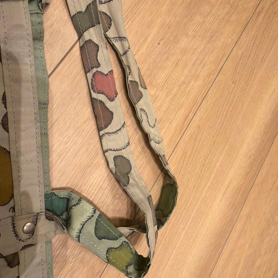 HUMANMADE KAWSコラボ 迷彩柄トートバッグ