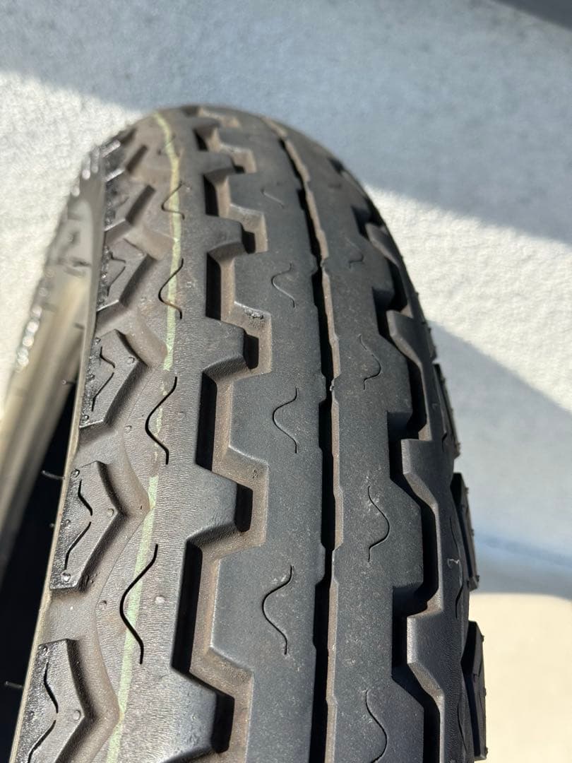 ダンロップ　TT100 GP 4.00-18