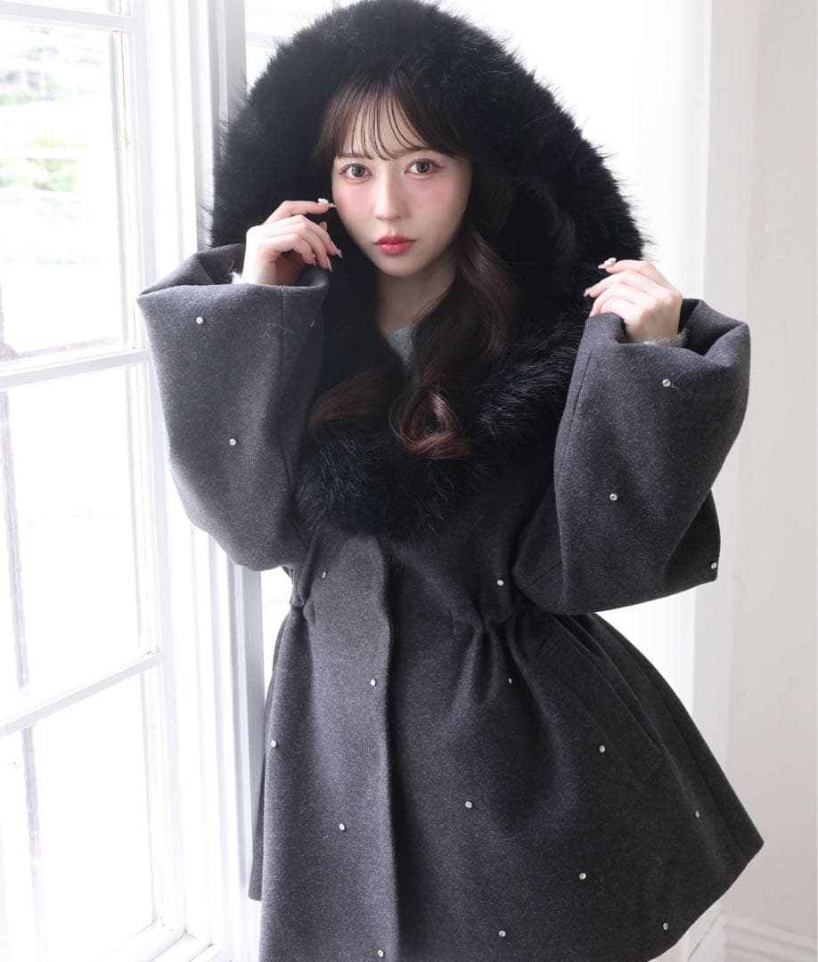 ビジュー付き女の子コート　チャコールグレー ファー付きフード ミドル丈