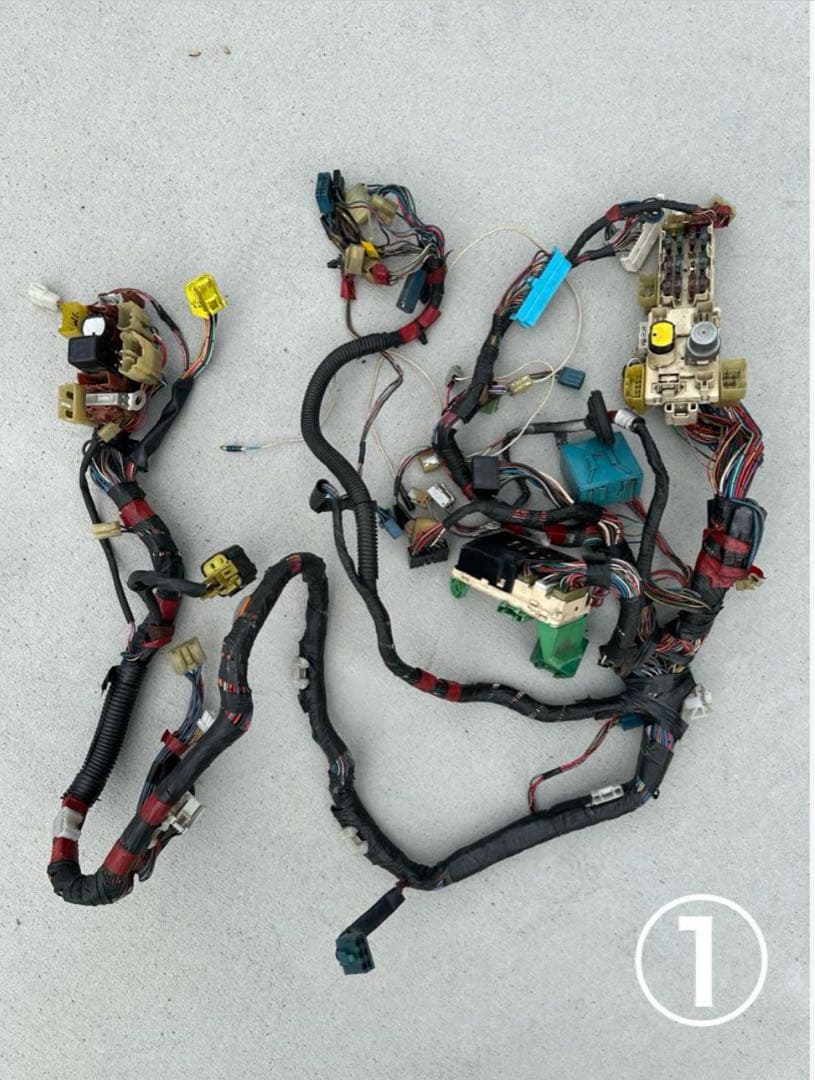 AE86 ダッシュ裏ハーネス　①