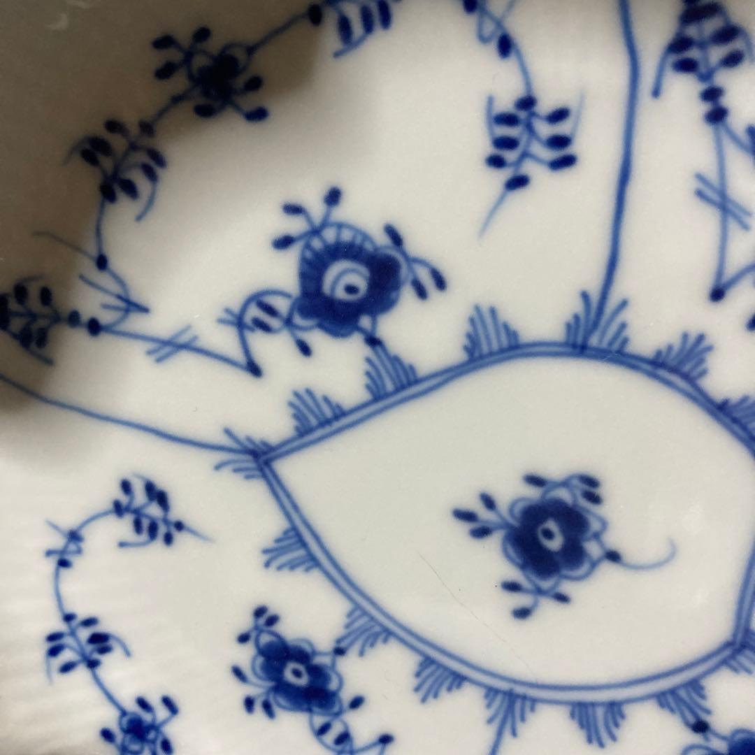 ロイヤルコペンハーゲンブルーフラワーカーブブルーフルーテッド　リーフディッシュ