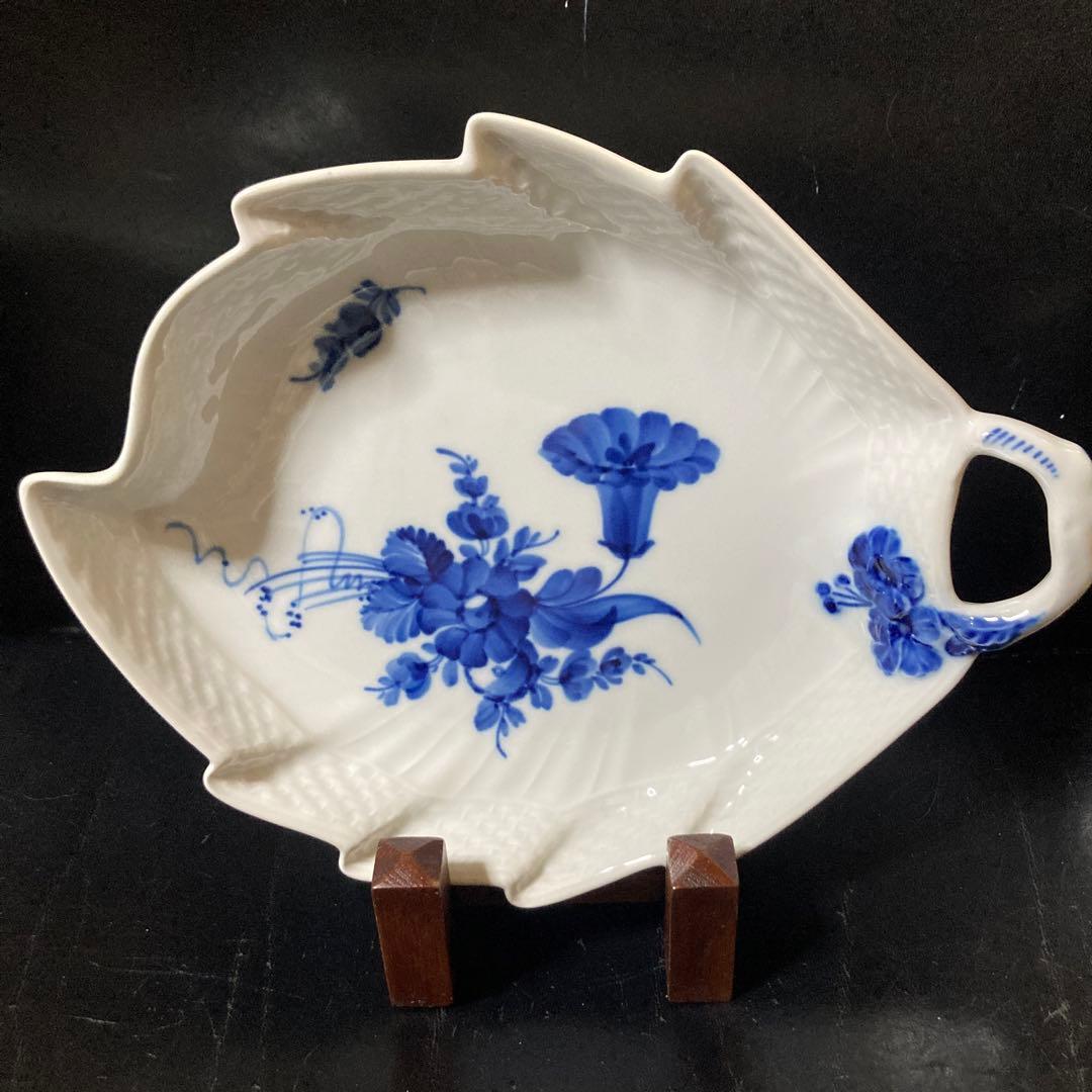 ロイヤルコペンハーゲンブルーフラワーカーブブルーフルーテッド　リーフディッシュ