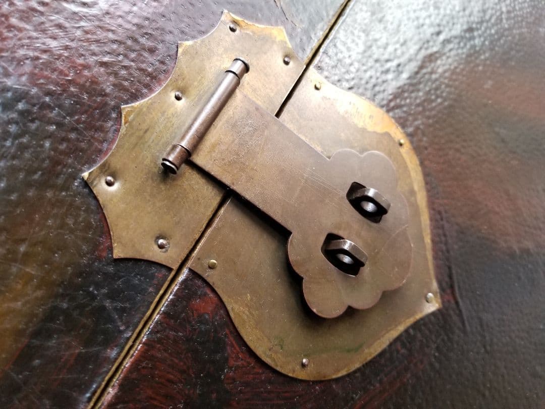 ゴシック　ウッド　トレジャー　チェスト　ピッグスキン　豚革　油絵　真鍮　宝箱