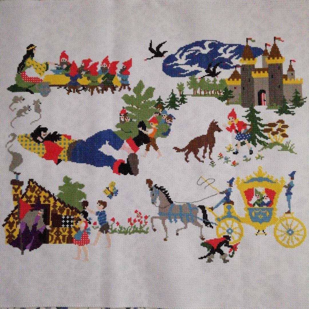 大判　クロスステッチ完成品「童話のコラージュ」