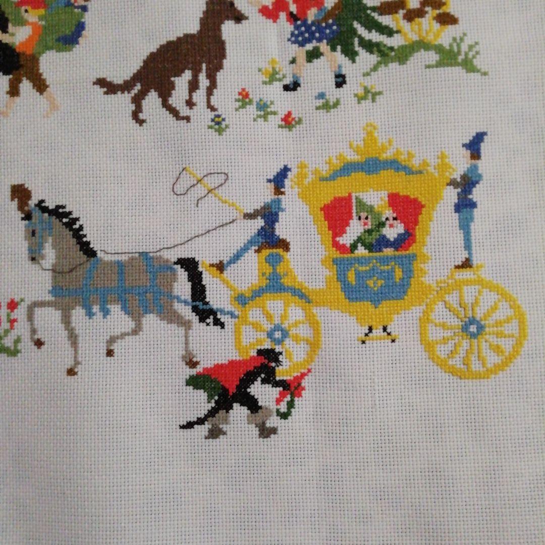 大判　クロスステッチ完成品「童話のコラージュ」