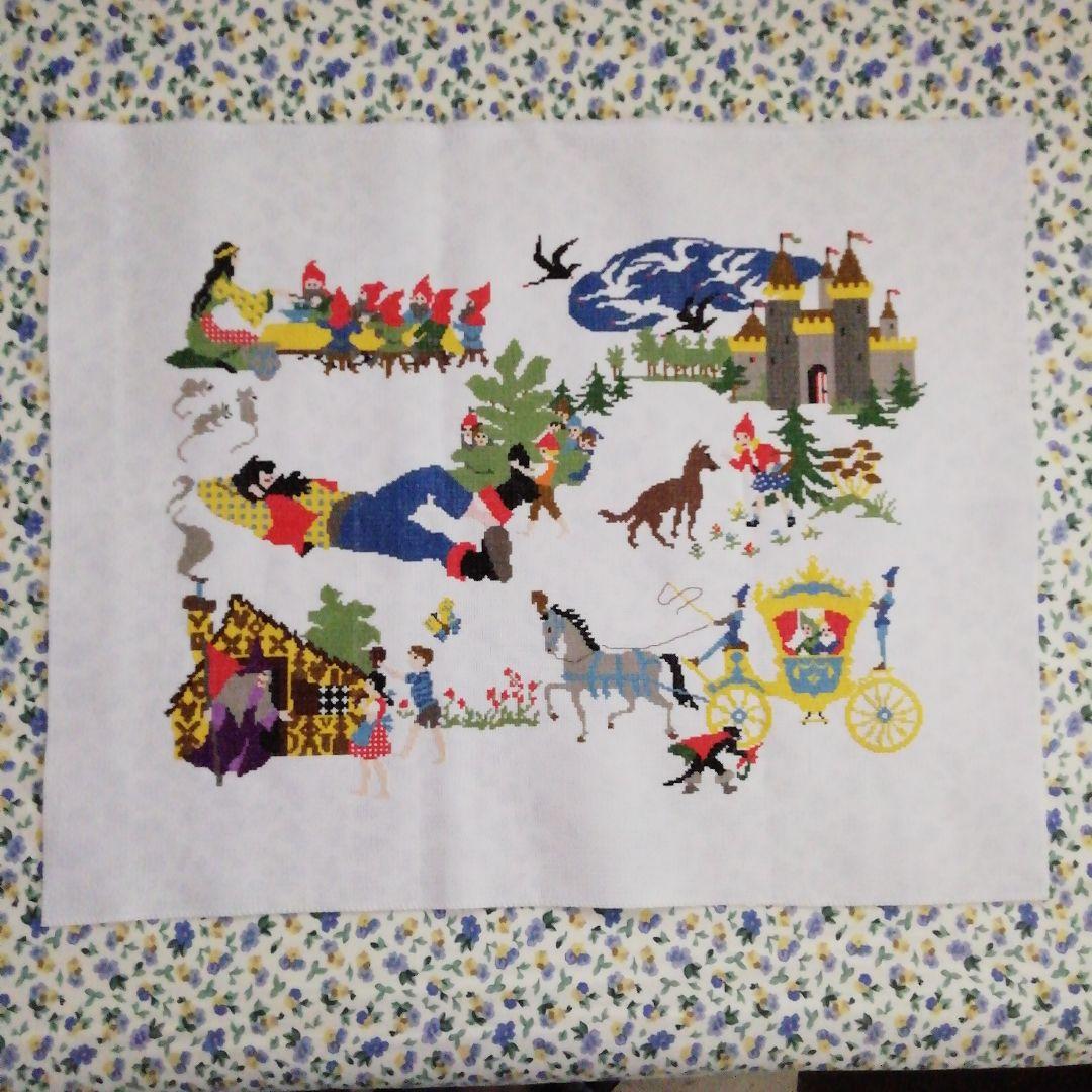 大判　クロスステッチ完成品「童話のコラージュ」