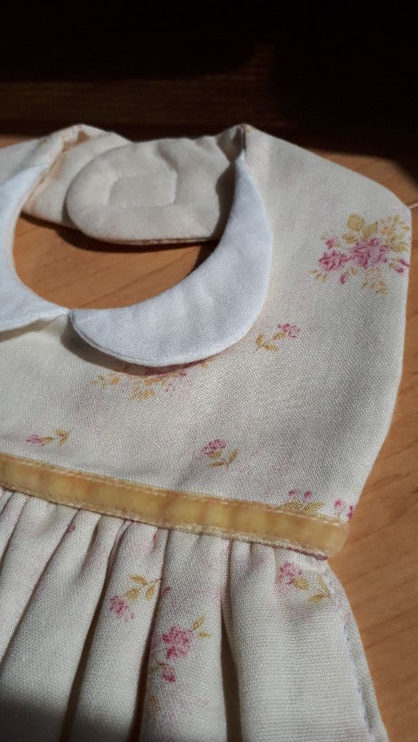 【送料無料】薔薇柄のレース付ワンピース風スタイ