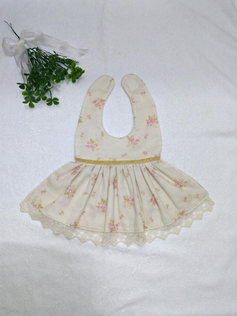 【送料無料】薔薇柄のレース付ワンピース風スタイ