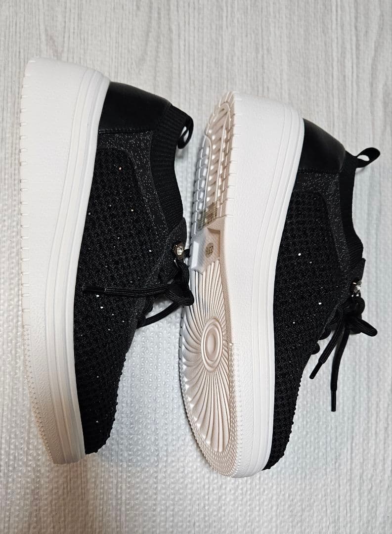 【新品】アンリーフスニーカー黒ラインストーン付