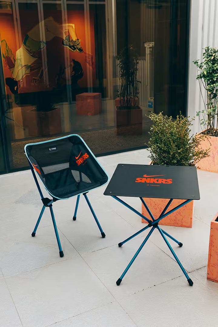 【希少】SNKRS x Helinox カフェテーブル&チェアセット 入手困難