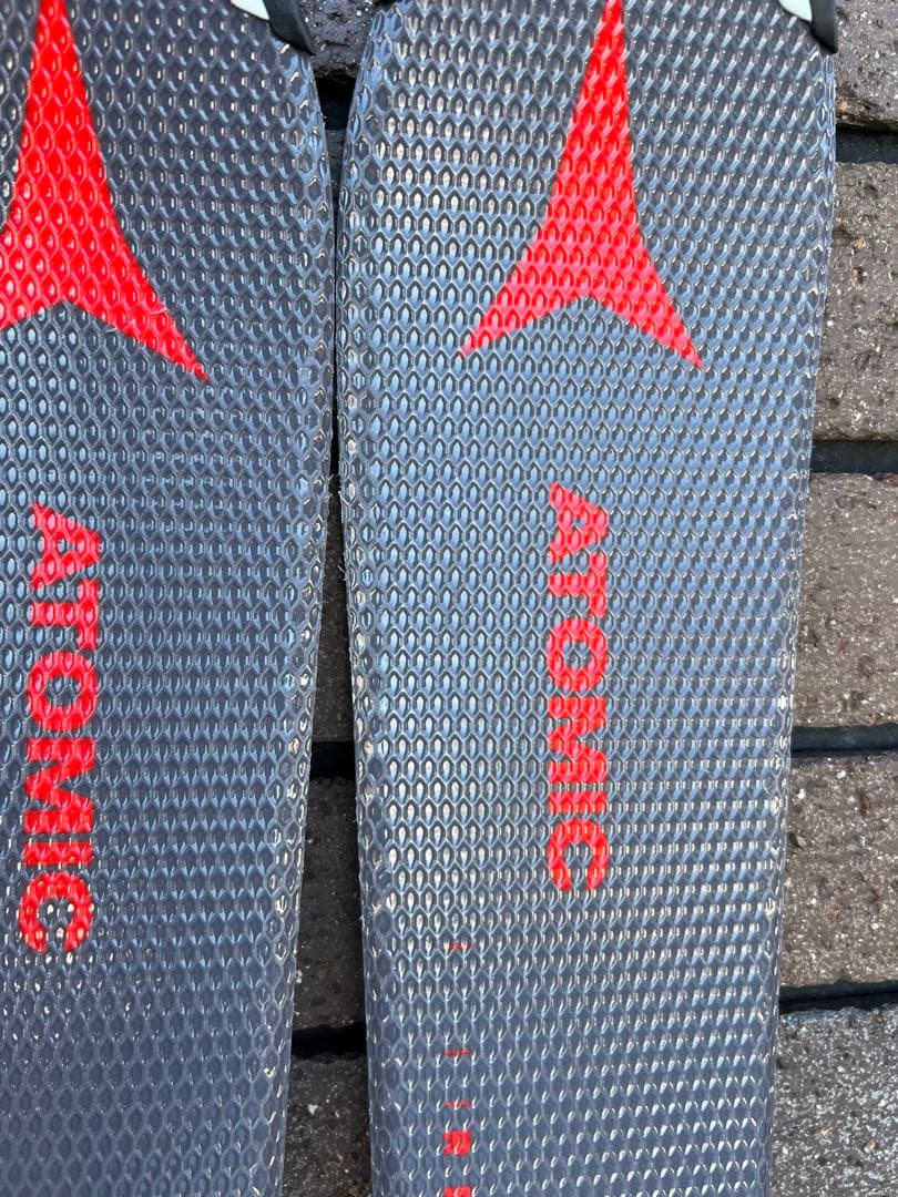 ATOMIC スキー板 GRIPWALK 黒/赤