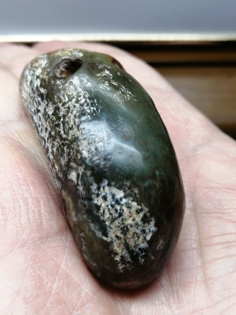 ★縄文後期『青翡翠勾玉』発掘品。6.0cm　考古学遺物　かなりの重量があります。