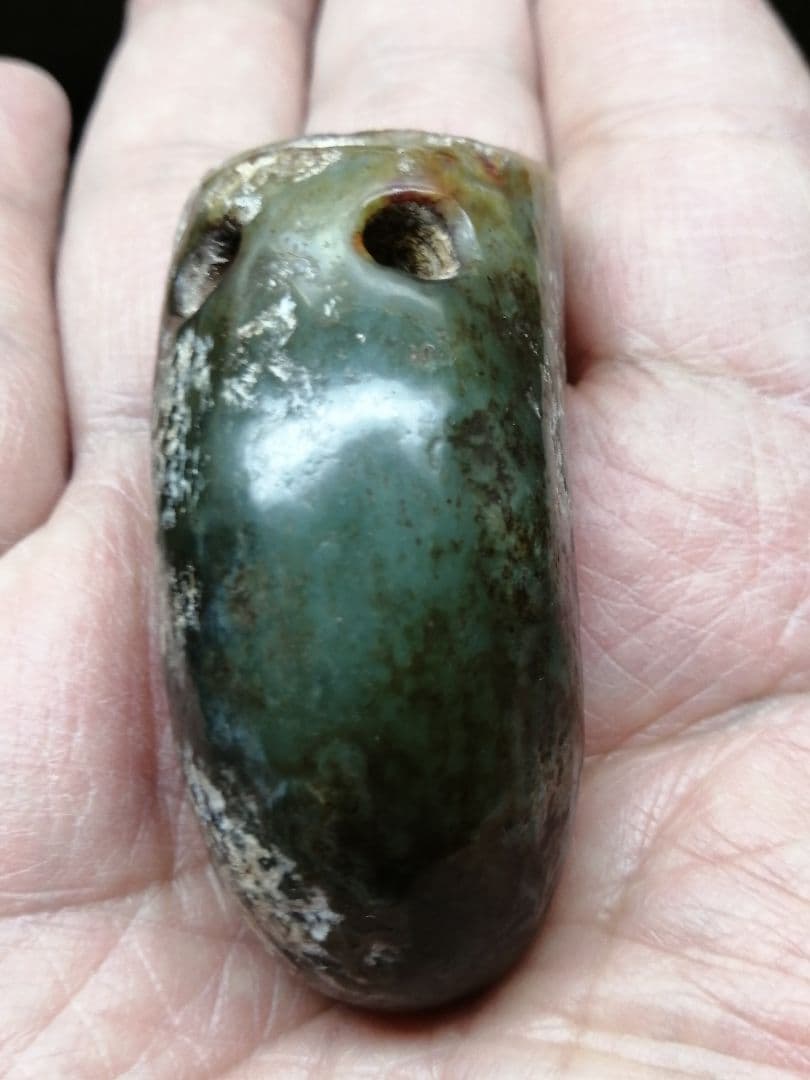 ★縄文後期『青翡翠勾玉』発掘品。6.0cm　考古学遺物　かなりの重量があります。