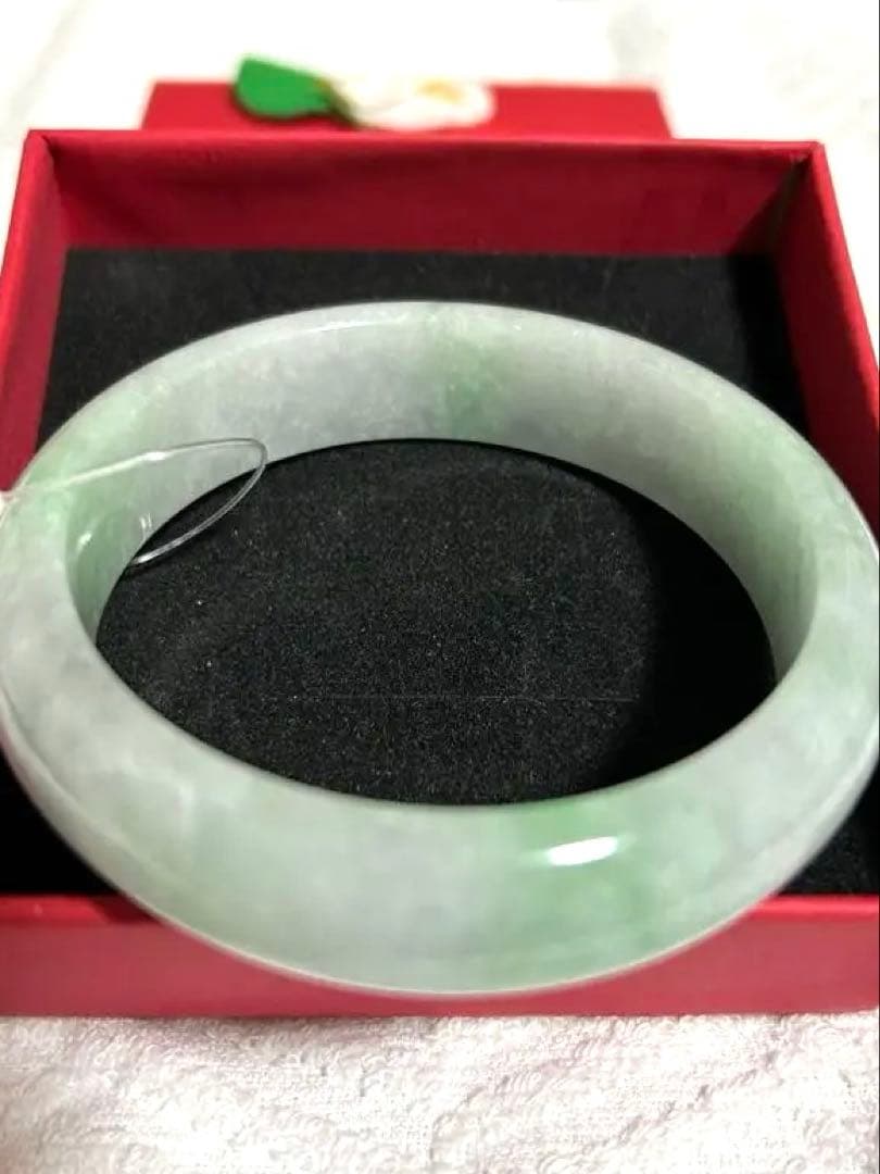 【新入荷】本翡翠保証　天然翡翠貴妃バングル　内径約59mm 外径77mm