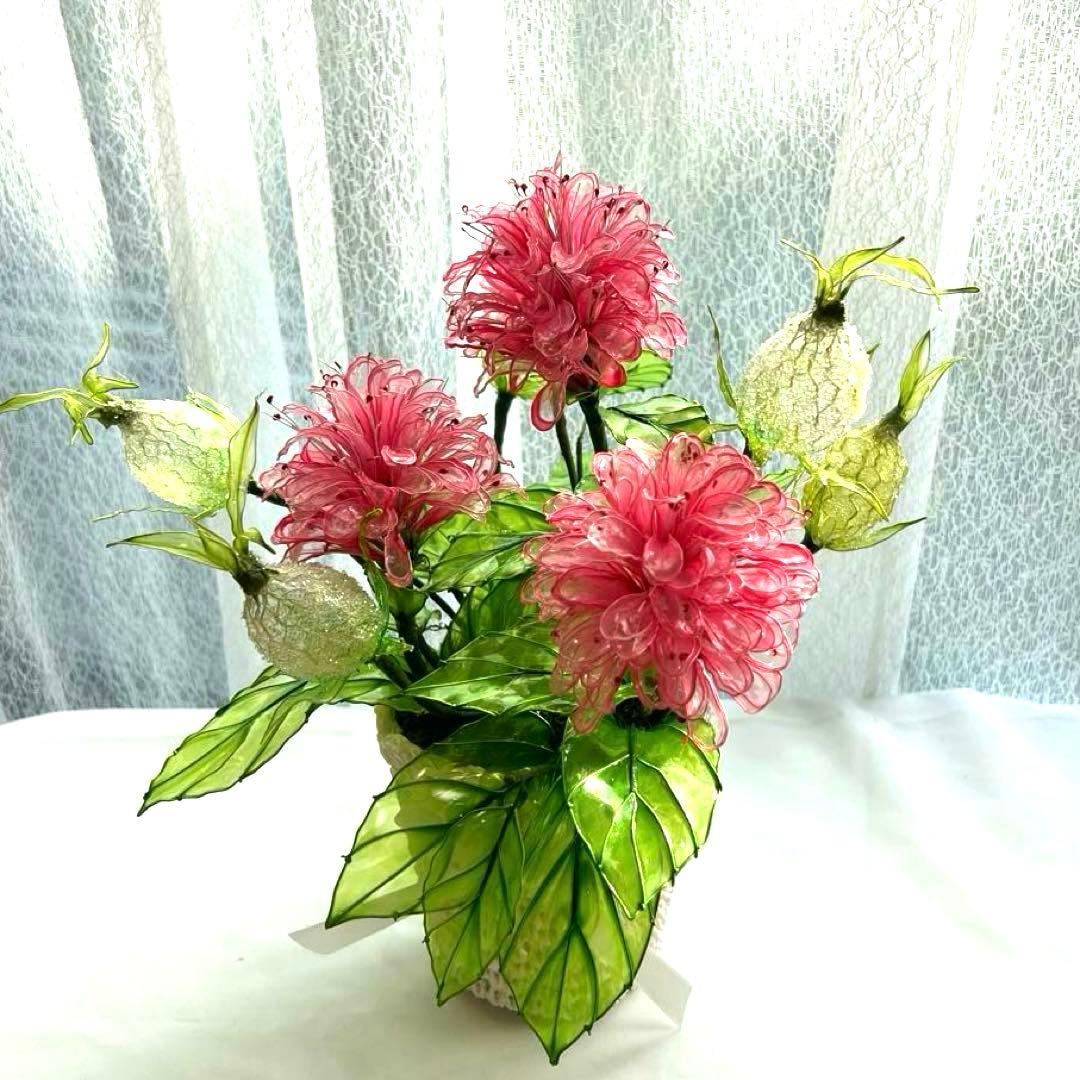 珊瑚花とパイナップルリリーの祝花アレンジ