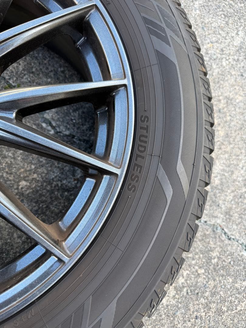 レクサスUXスタッドレスタイヤホイール4本セット