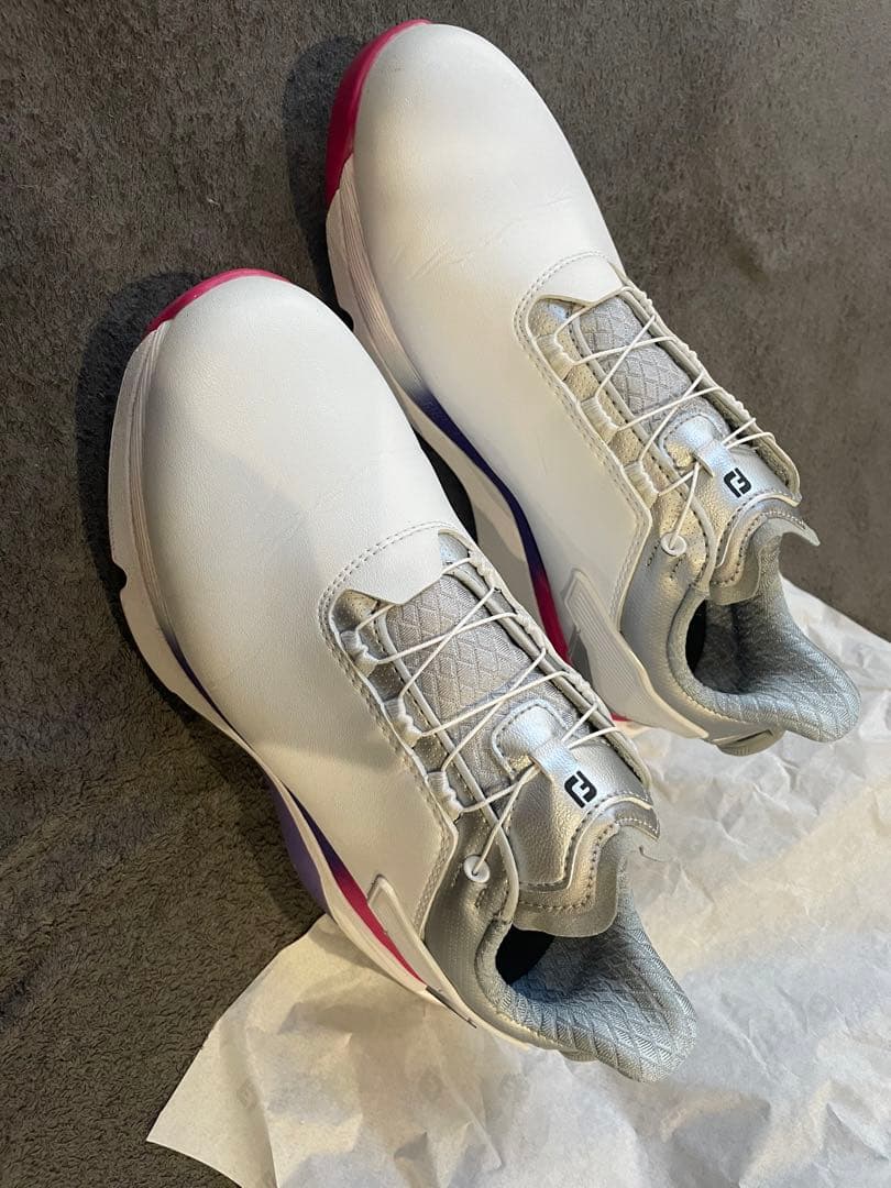 新作レディースフットジョイゴルフシューズ23.5。24の方