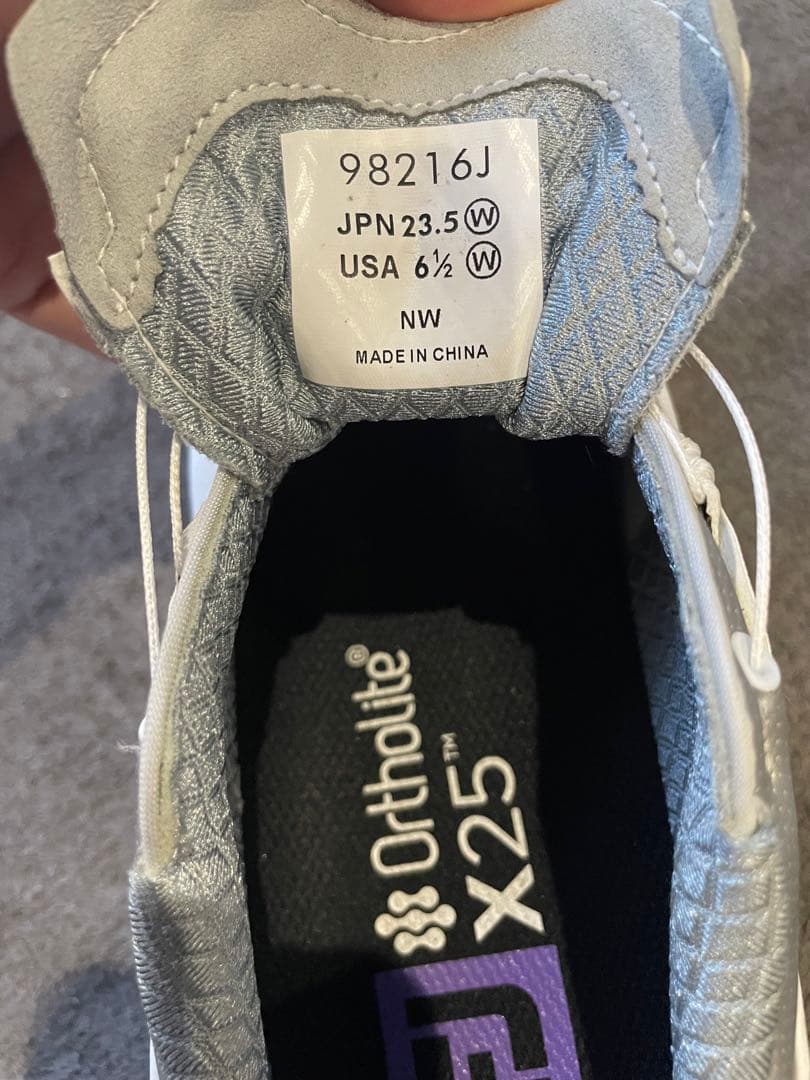 新作レディースフットジョイゴルフシューズ23.5。24の方