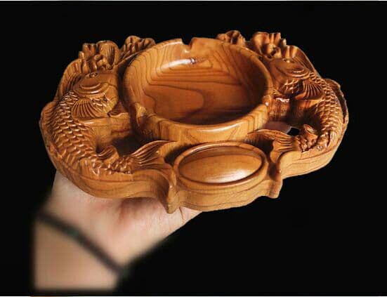 桃木彫刻、双魚抱宝灰皿装飾置物