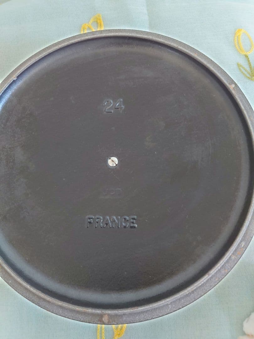 【希少色】ル・クルーゼ　ココット・ロンド　24 cm　フィグ　ホーロー鍋