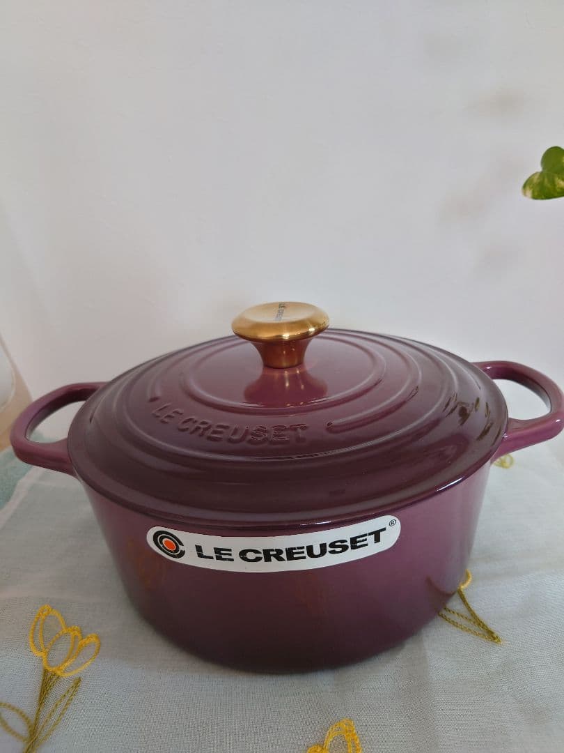 【希少色】ル・クルーゼ　ココット・ロンド　24 cm　フィグ　ホーロー鍋