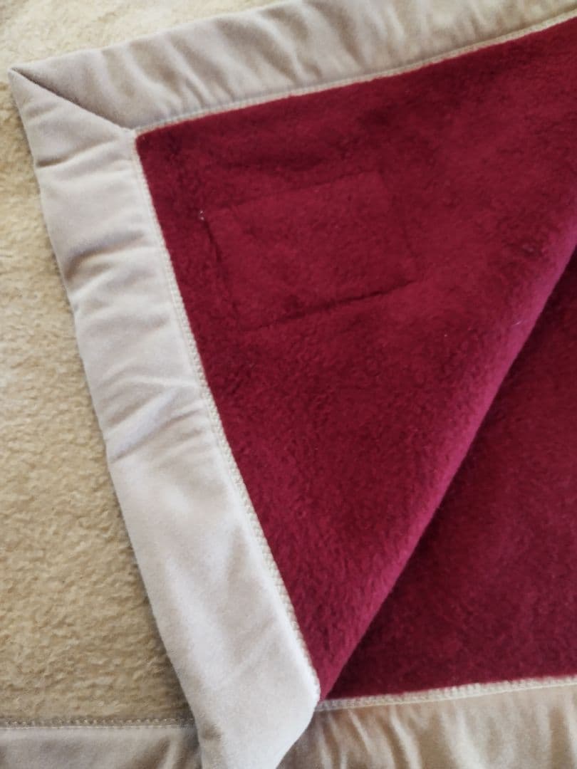 ビキューナ 毛布（希少）薄茶＆えんじ色