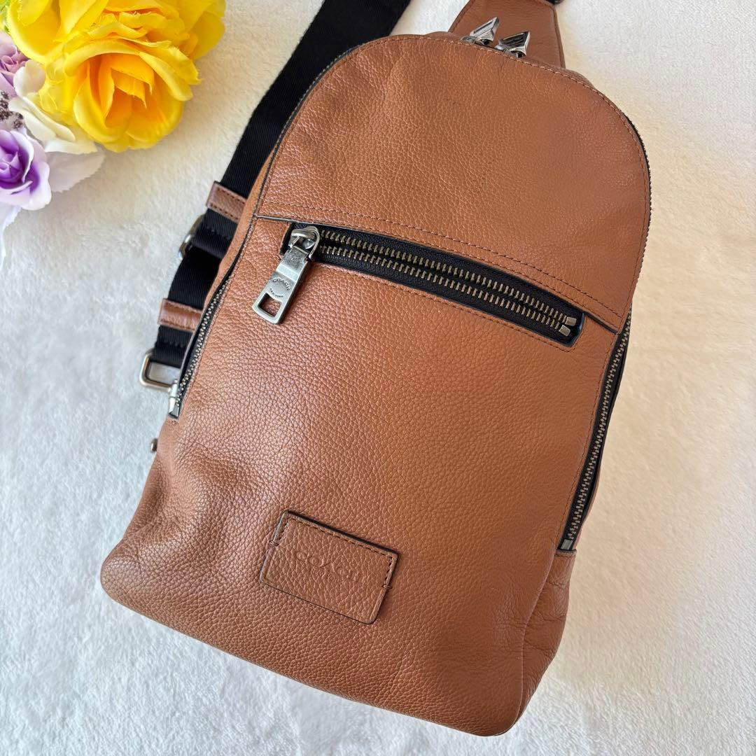 美品✨COACH コーチ　ボディバッグ　斜め掛け　レザー　ロゴ型押し　ブラウン