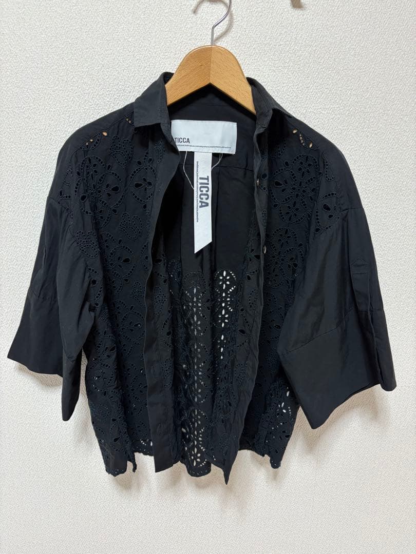 〈TICCA〉シャツブラウス　レースカットワーク