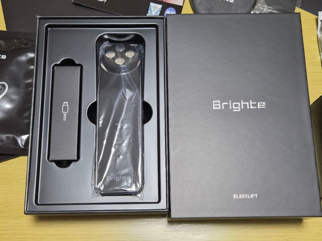 【美品】Brighte エレキリフト美顔器　おまけ特典たっぷり！