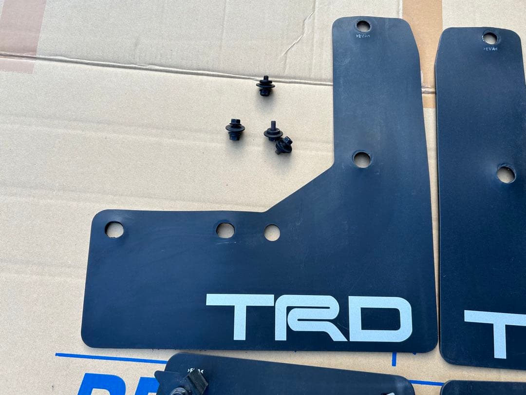 ハイエース TRD マッドフラップ 4枚セット ブラック マッドガード
