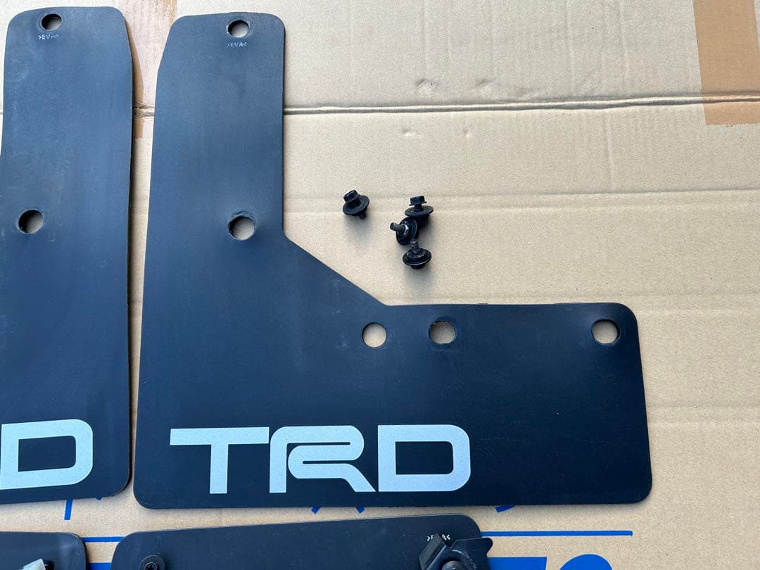 ハイエース TRD マッドフラップ 4枚セット ブラック マッドガード